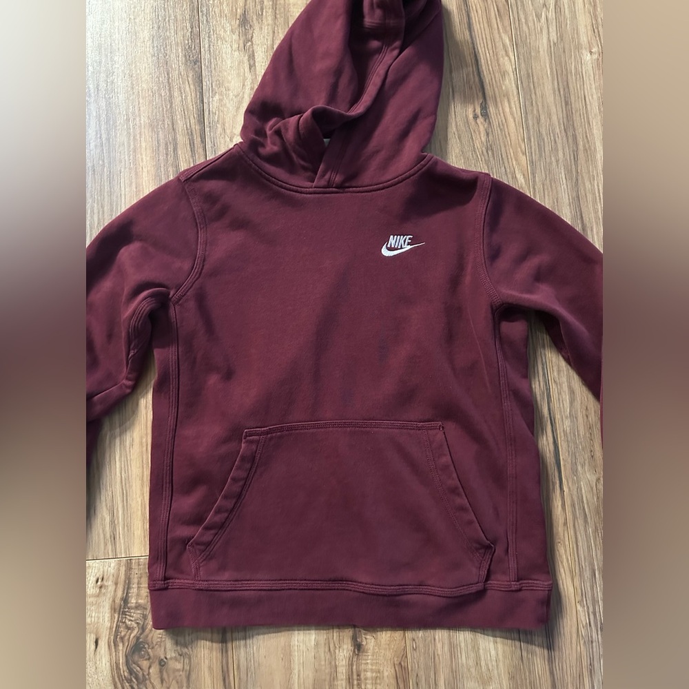 Nike Youth Large Hoodie. Maroon. no stains. great condition